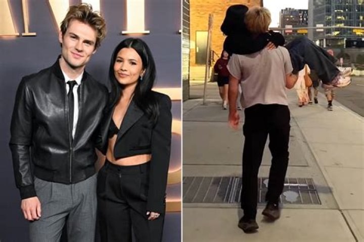 Nikki Rodriguez et Noah LaLonde des Walter Boys d&eacute;filent sur le tapis